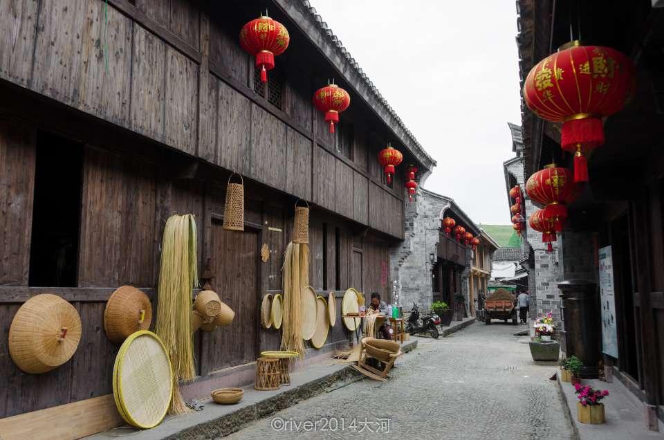 哈尔滨通报1680元报团吃稀饭馒头